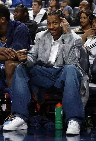 都体：弗拉霍维奇遭遇左腿拉伤，预计将缺阵至今年年底（都灵体育报：弗拉霍维奇左腿拉伤，预计休战至今年底）