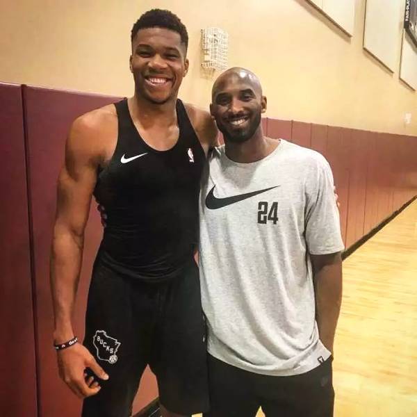 意媒：马佐基离队后，那不勒斯将全力签下热那亚的诺顿-库菲（意媒：马佐基离队后，那不勒斯将全力求购热那亚边卫诺顿-库菲）