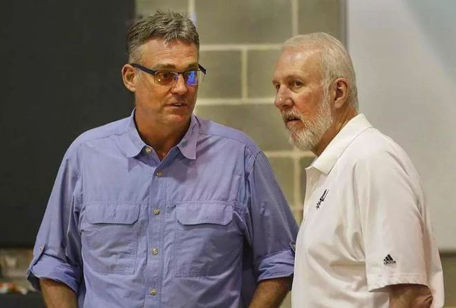 马卡：贝林厄姆现在踢的是团队足球，皇马已经离不开他（马卡：贝林厄姆已融入团队打法，皇马对他不可或缺）