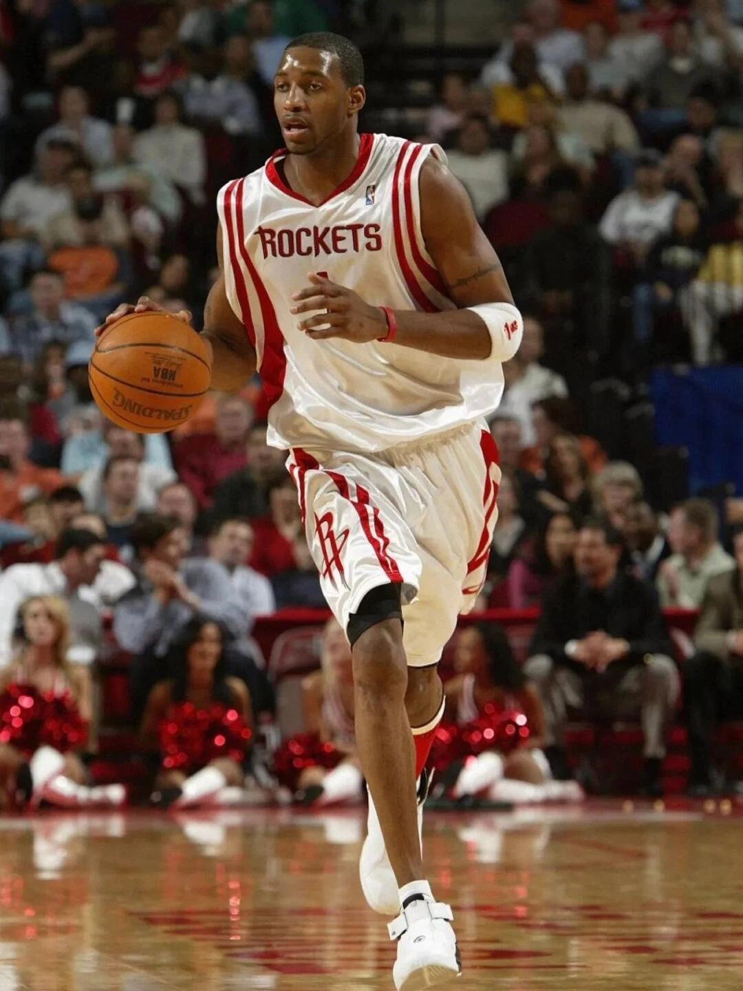 老鹰vs子弹前瞻：两队近期状态低迷，进攻火力决定走向（老鹰战子弹前瞻：状态下滑成共性，火力对比或成胜负手）