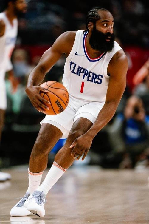 阿斯：费内巴切已与莱万初步接触，提供的一年半合同报价被拒（阿斯报称：费内巴切已与莱万开启接触，递交的18个月合约遭拒）