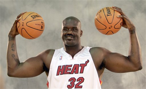 “举重之乡”托举生命重量 一份特殊“伴手礼”递出城市暖心名片（举重之乡托起生命之重，特别伴手礼递出城市温情名片）