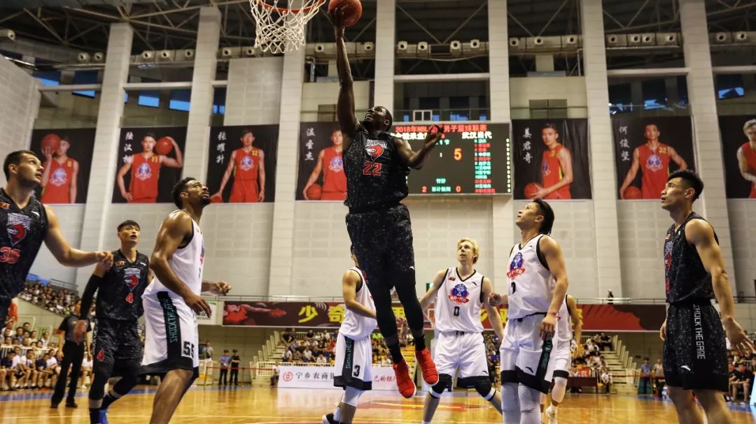 NBA季后赛焦点球员表现回顾（NBA季后赛关键球星表现盘点）