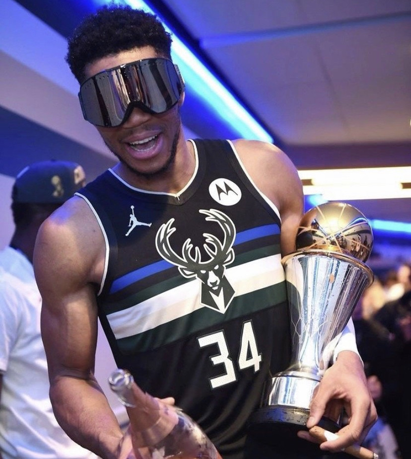 拉美媒体：拜仁、曼联、马竞追逐厄瓜多尔17岁中场卡斯蒂略（拉媒：拜仁、曼联与马竞竞逐厄瓜多尔17岁中场新星卡斯蒂略）