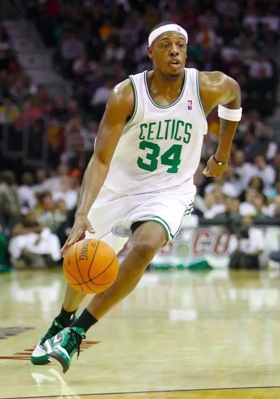 中国女足出战英格兰女足名单：王霜、吴海燕领衔，张琳艳在列（对阵英格兰女足，中国女足大名单公布：王霜、吴海燕领衔，张琳艳入选）