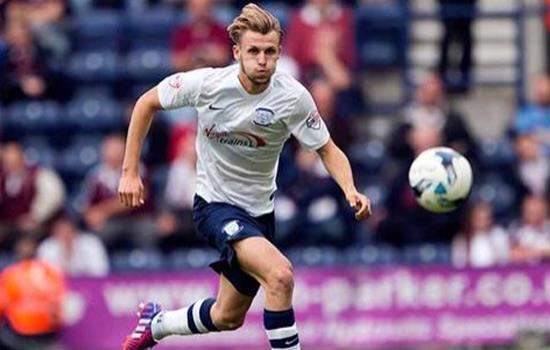 圣保利主帅调侃凯恩：去年他踢我们那脚射门，球现在还在飞吧（圣保利主帅打趣凯恩：去年的那脚射门，恐怕现在还没落地）