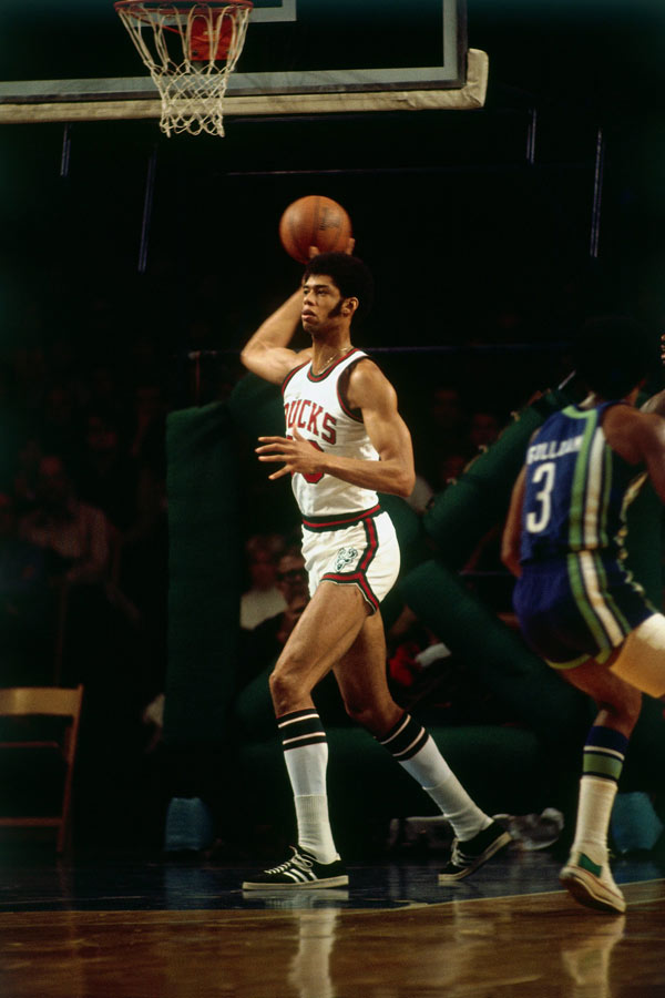 维多利亚面对马德里在圣马梅斯：阿诺德和卡马万加受伤（圣马梅斯之战：维多利亚对阵马德里，阿诺德与卡马万加因伤缺阵）